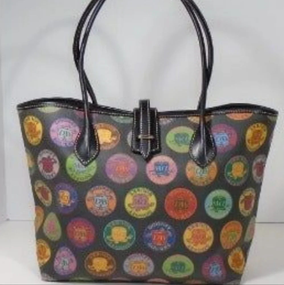 Dooney & Bourke Black Medallion Vintage Tote ✨️Host Pick✨️ - Picture 2 of 13